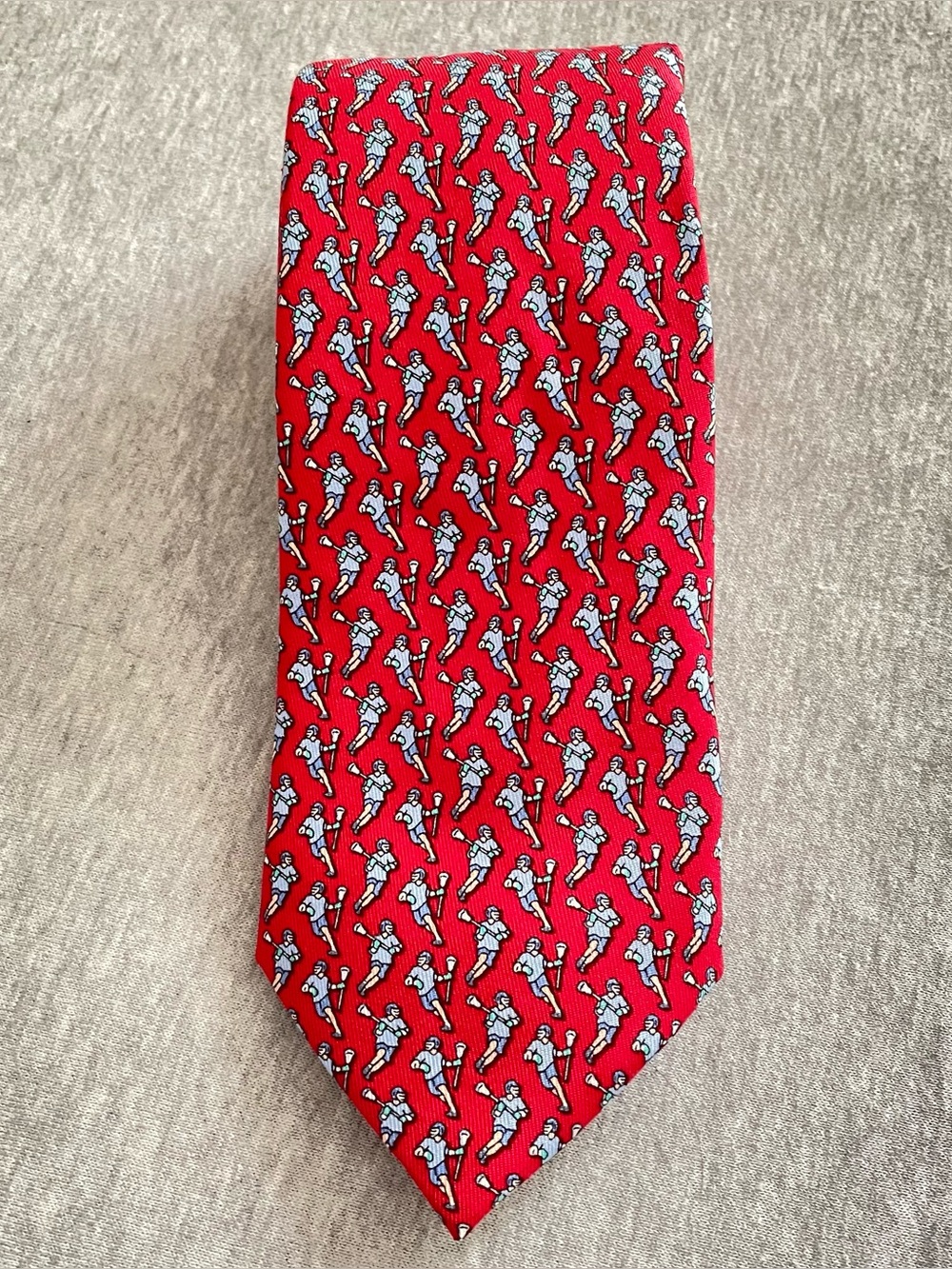 Vineyard Vines Men’s Lacrosse Red/Blue Player & Stick Patterned Tie